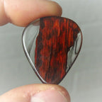 Handgefertigtes Plektrum aus Holz und Epoxidharz - Custom Guitar Pick
