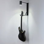 Platzsparender Eck-Gitarrenhalter mit LED-Beleuchtung für 90° Innenecken