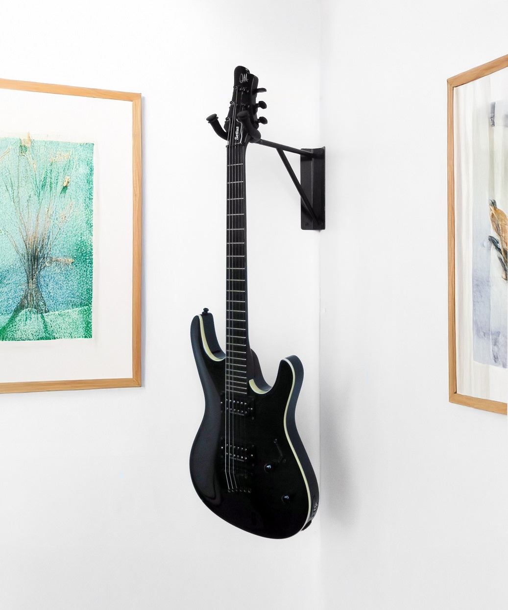 Eck-Wandhalter für Gitarre in Innenecke montiert - Platzsparende Lösung