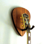 Gitarren-Wandhalter aus Multiplex-Holz mit Plektrum-Design - Detailansicht