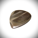 Gitarren Plektrum aus Horn - Handgeschnitzt - Horn Guitar Pick