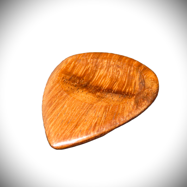 Gitarren Plektrum aus Holz - Handgeschnitzt - Wood Guitar Pick
