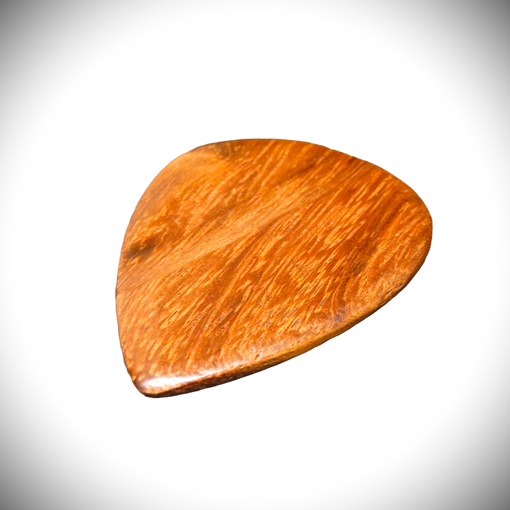 Gitarren Plektrum aus Holz - Handgeschnitzt - Wood Guitar Pick